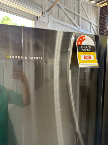 Factory second Fisher & Paykel RF522BRPB6 494-liter bottom mount refrigerator-freezer - Second Hand Appliances Geebung